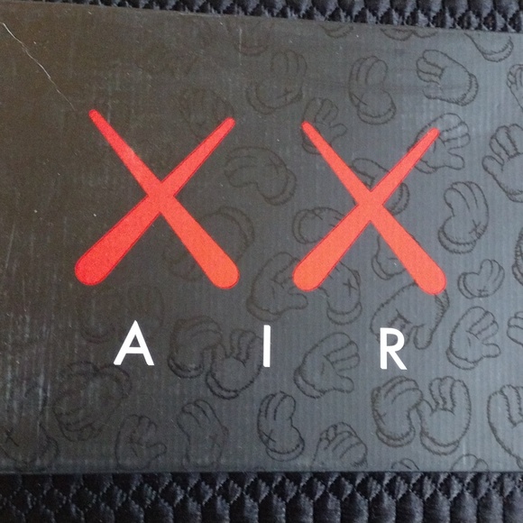 Jordan retro 4 kaws black main image 10